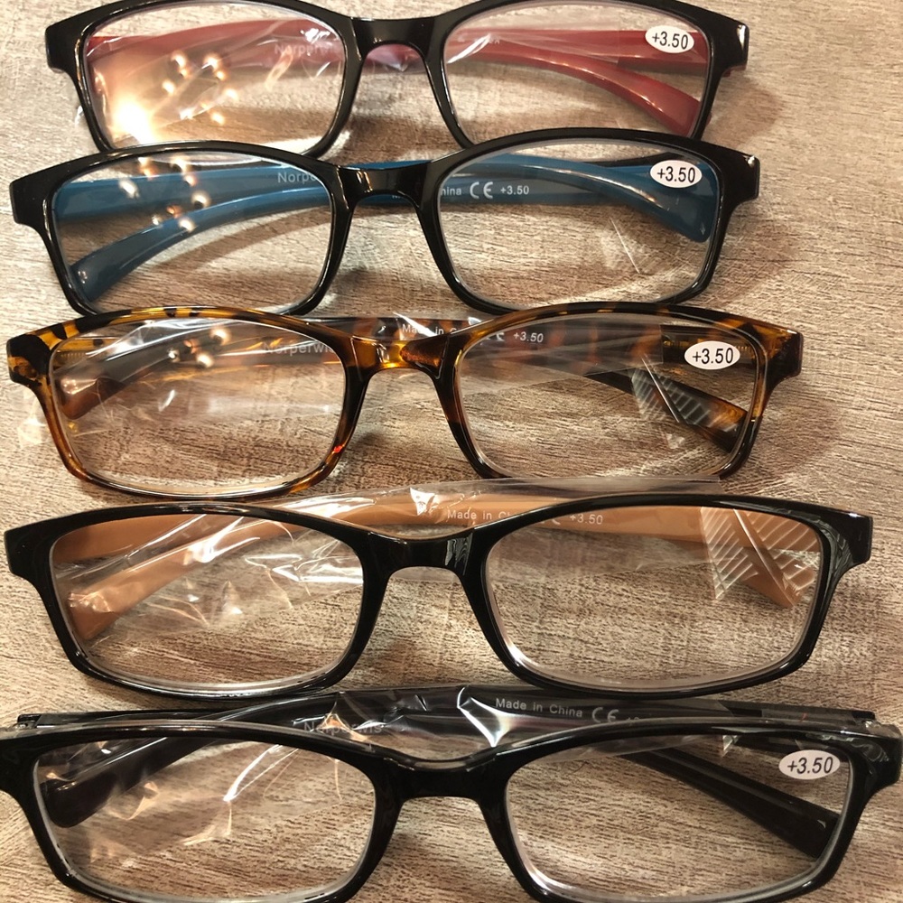 Stylish reading glasses +3.50